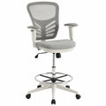 Silla de oficina con respaldo de malla gris y asiento ajustable